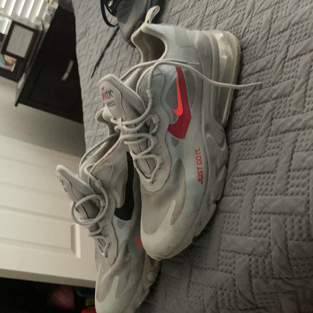 Nike - Picture 2 of 4